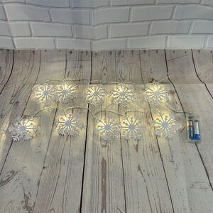 10 LED Snowflake String Snowflake Lights White Battery Operated 4ft